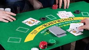 Putaran gratis Lucky Twins menampilkan simbol kembar yang diperluas dan perhitungan hadiah